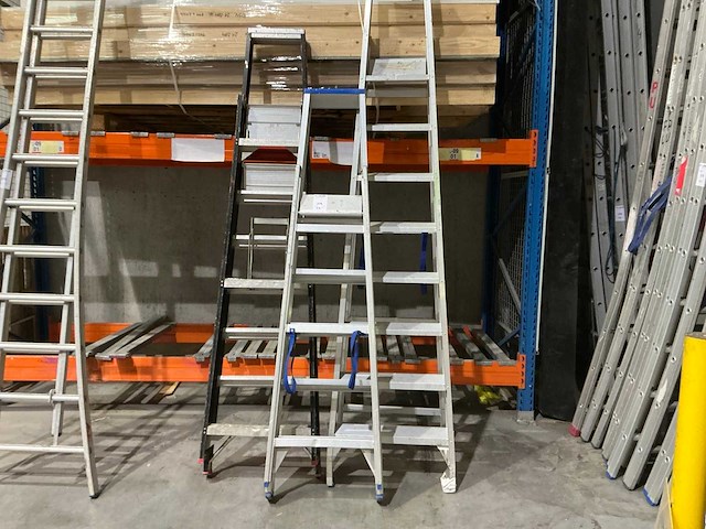 Diverse alu trapladders (3x) - afbeelding 1 van  4