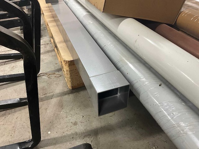 Diverse aluminium afvoerbuizen - afbeelding 1 van  10
