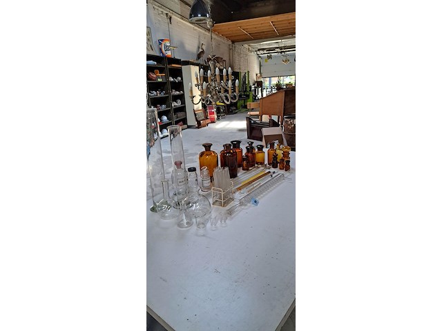 Diverse apotheek, scheikunde - afbeelding 1 van  4