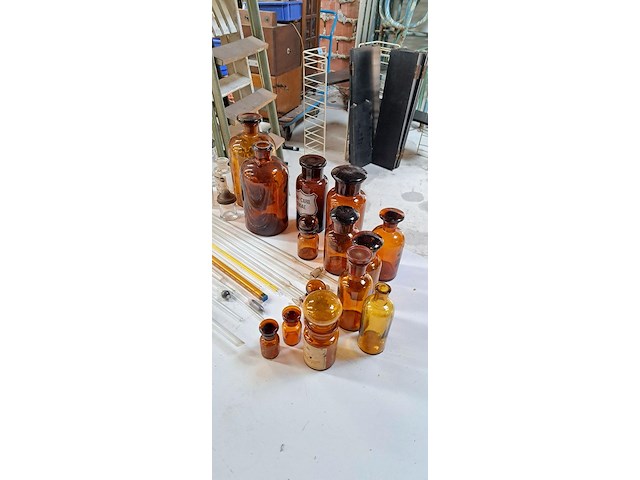 Diverse apotheek, scheikunde - afbeelding 3 van  4