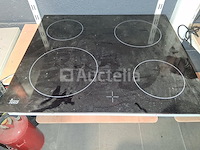 Diverse apparaten: 1 koelkast/vriezer (het koelkastgedeelte koelt niet meer), een 60 cm afzuigkap, een glas, een scherm voor pc - afbeelding 2 van  5