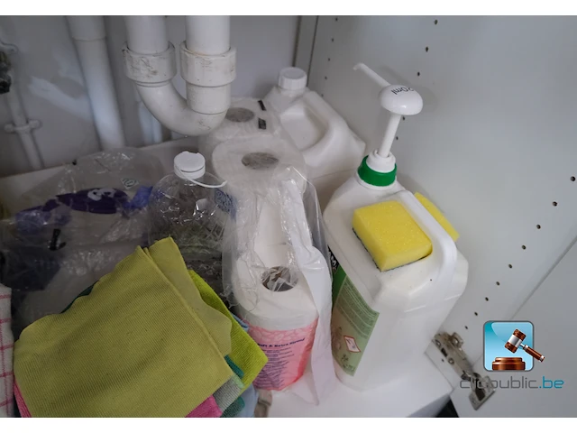 Diverse apparatuur en producten - afbeelding 3 van  4