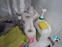 Diverse apparatuur en producten - afbeelding 3 van  4