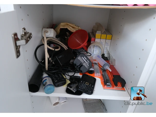 Diverse apparatuur en producten - afbeelding 4 van  4