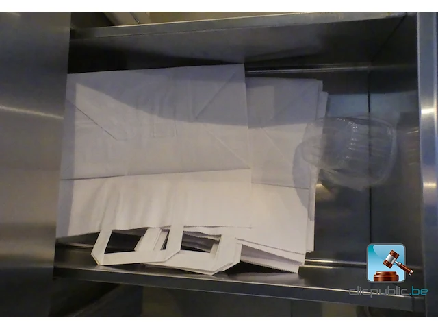 Diverse apparatuur en verbruiksartikelen voor de horeca - afbeelding 3 van  10