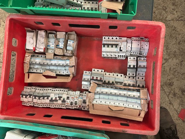 Diverse artikelen voor elektriciteit - afbeelding 10 van  12