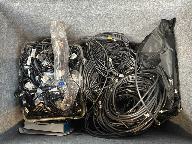 Diverse audio en video processing apparatuur (9x) - afbeelding 3 van  14