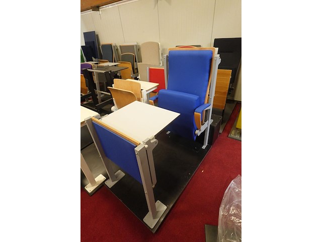 Diverse auditoriumstoelen - afbeelding 2 van  8