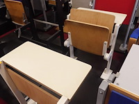 Diverse auditoriumstoelen - afbeelding 3 van  8
