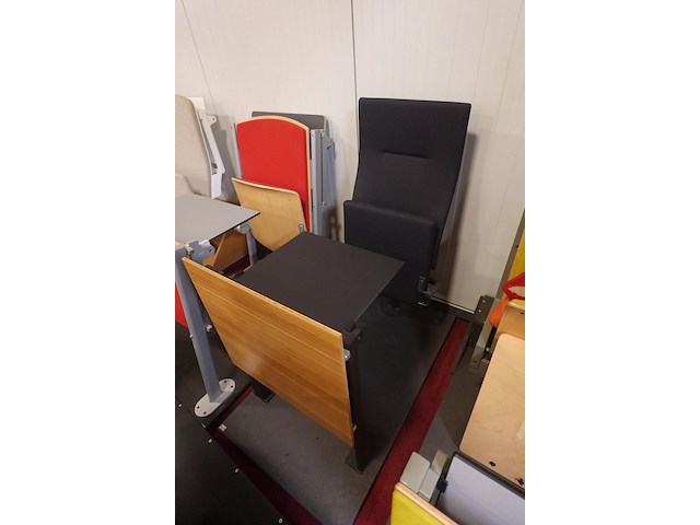 Diverse auditoriumstoelen - afbeelding 5 van  8
