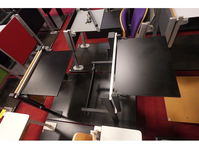 Diverse auditoriumstoelen - afbeelding 8 van  8