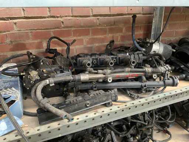 Diverse auto-onderdelen - afbeelding 2 van  6