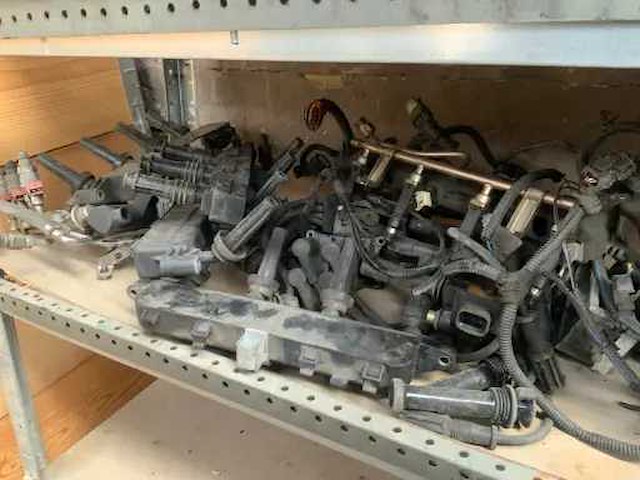 Diverse auto-onderdelen - afbeelding 4 van  4