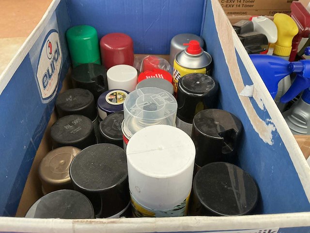 Diverse auto onderhouds spuitbussen - afbeelding 1 van  1