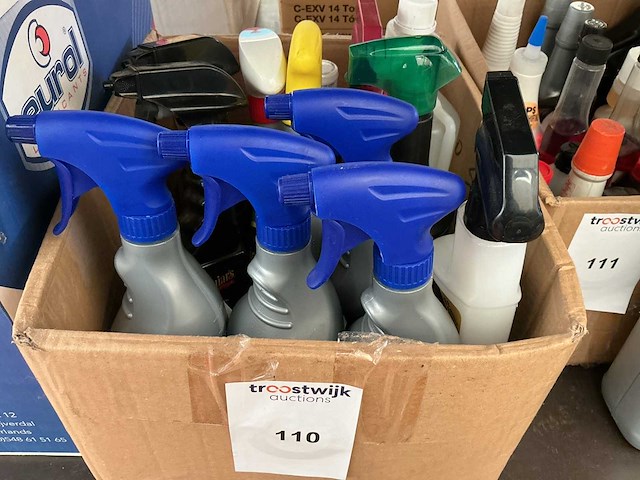 Diverse auto onderhouds spuitbussen - afbeelding 1 van  1