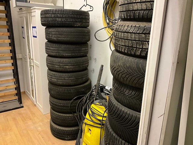 Diverse autobanden (18x) - afbeelding 1 van  8