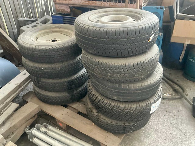 Diverse autobanden op stalen velg (9x) - afbeelding 1 van  12