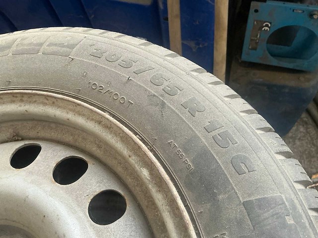 Diverse autobanden op stalen velg (9x) - afbeelding 8 van  12