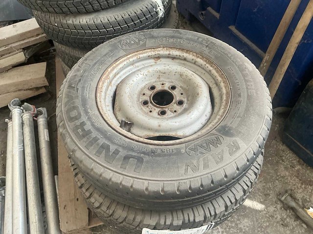 Diverse autobanden op stalen velg (9x) - afbeelding 10 van  12