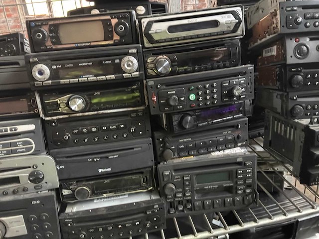 Diverse autoradio’s en cd laders (80x) - afbeelding 6 van  12
