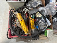 Diverse auto/vrachtwagen onderdelen en accessoires - afbeelding 2 van  7