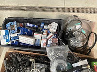 Diverse auto/vrachtwagen onderdelen en accessoires - afbeelding 4 van  7