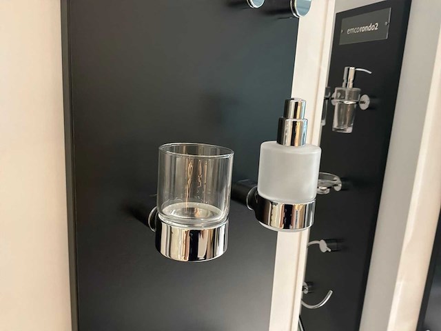 Diverse badkamer accessoires (32x) - afbeelding 2 van  15