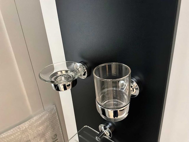 Diverse badkamer accessoires (32x) - afbeelding 12 van  15
