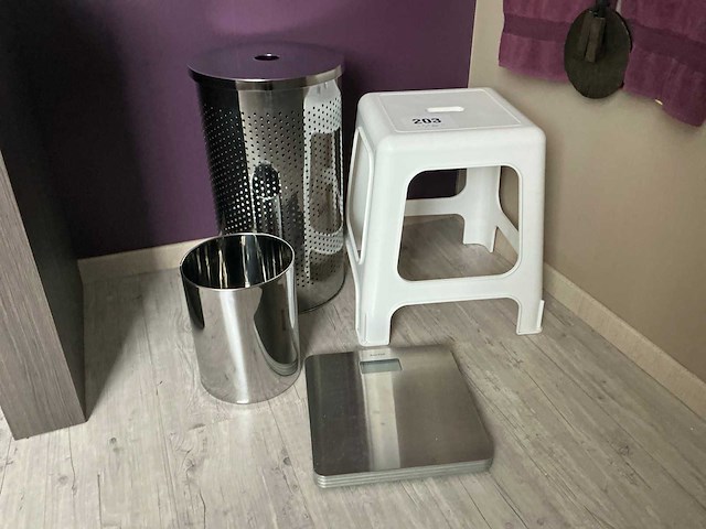 Diverse badkamer accessoires - afbeelding 1 van  4