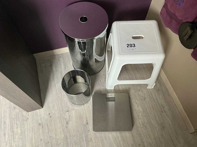 Diverse badkamer accessoires - afbeelding 3 van  4
