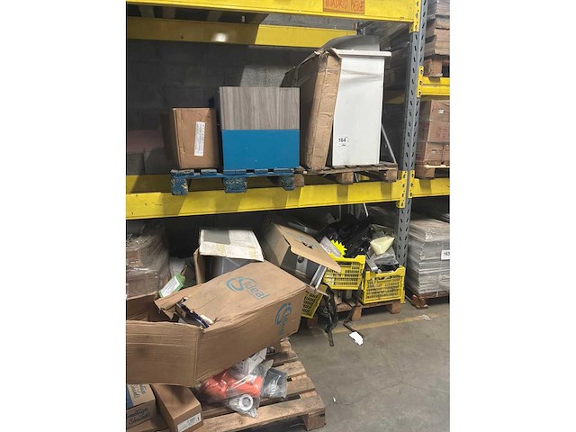 Diverse badkamermeubels - afbeelding 1 van  9