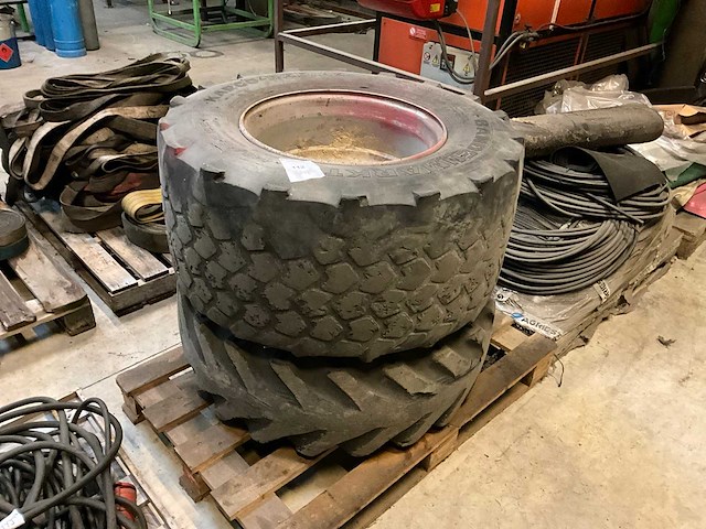 Diverse band met velg (2x) - afbeelding 2 van  5