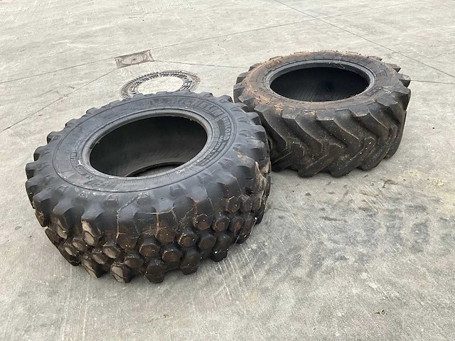 Diverse banden (2x) - afbeelding 1 van  12