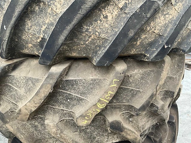 Diverse banden (4x) - afbeelding 8 van  8