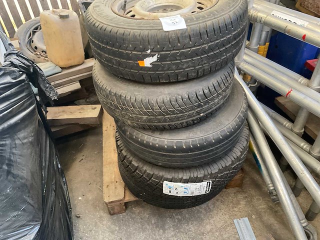 Diverse banden op velg (9x) - afbeelding 3 van  5