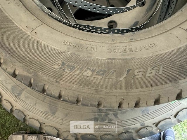 Diverse banden - afbeelding 4 van  14