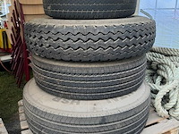 Diverse banden - afbeelding 1 van  14