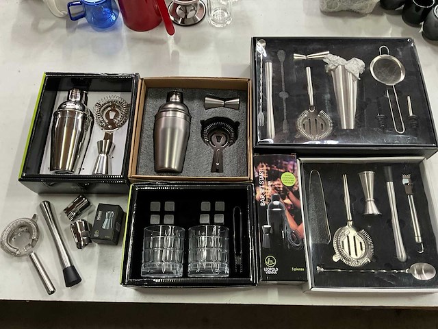 Diverse bar/cocktail shake sets van o.a. leopold vienna - afbeelding 1 van  11