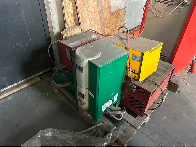 Diverse batterijladers (9x) - afbeelding 2 van  24