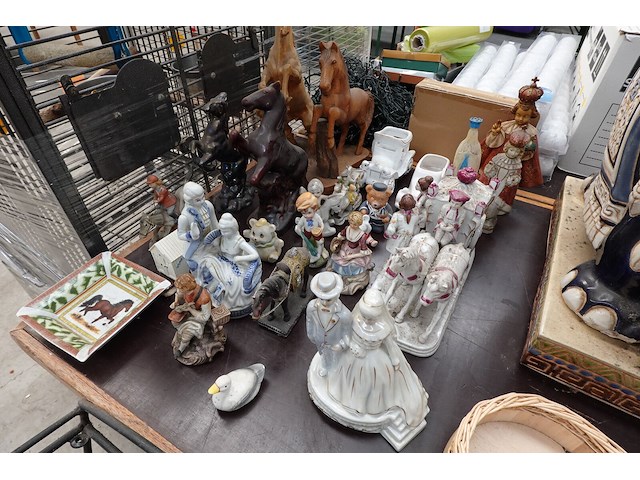 Diverse beeldjes en glazen - afbeelding 1 van  7