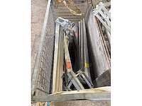 Diverse bekistingsmateriaal - afbeelding 2 van  5