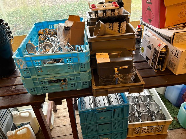 Diverse benodigdheden toog en tafel - afbeelding 1 van  12