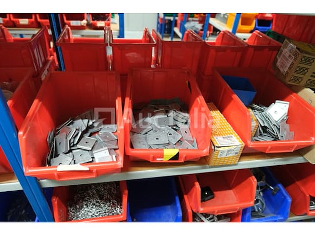 Diverse beslagen en bevestigingsmiddelen - afbeelding 3 van  31