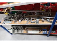 Diverse beslagen en bevestigingsmiddelen - afbeelding 22 van  31