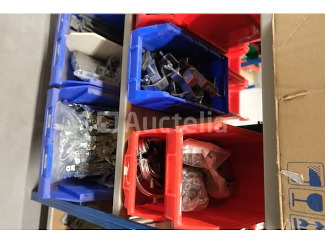 Diverse beslagen en bevestigingsmiddelen - afbeelding 23 van  31