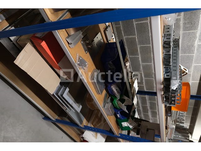 Diverse beslagen en bevestigingsmiddelen - afbeelding 28 van  31