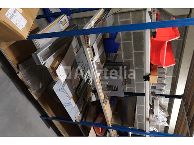 Diverse beslagen en bevestigingsmiddelen - afbeelding 29 van  31