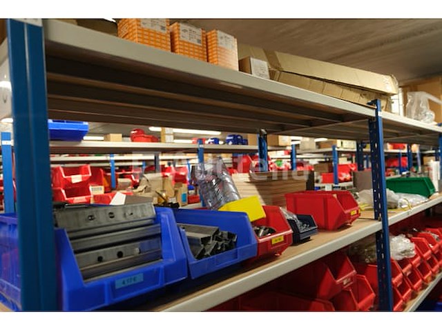 Diverse beslagen en bevestigingsmiddelen - afbeelding 30 van  31