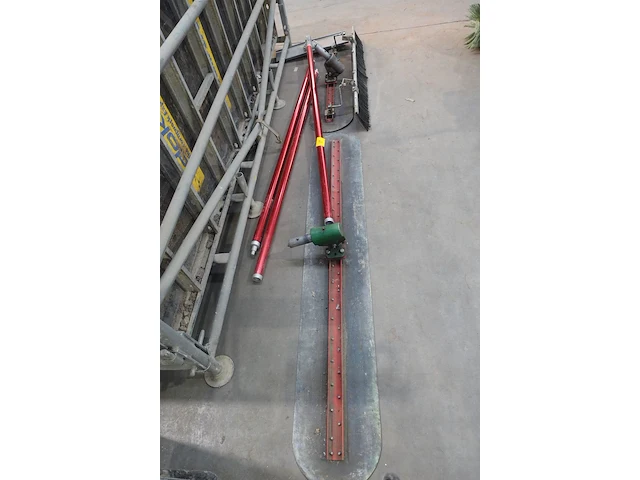 Diverse beton afwerkspanen - afbeelding 1 van  4