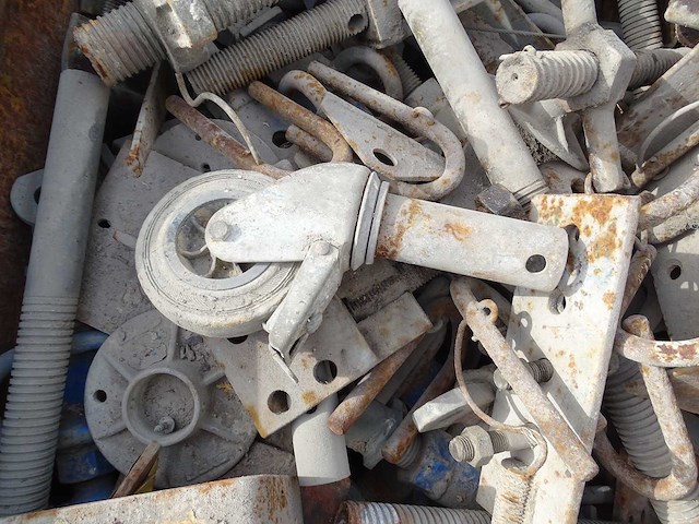 Diverse betonapparatuur - afbeelding 2 van  3